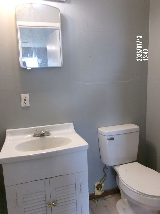 Building Photo - Spacious home with lots of personality located in Lawton Heights