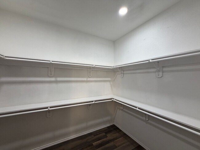 Building Photo - TWO STORY 5 BEDROOM 3 BATH HOUSE WITH SPA