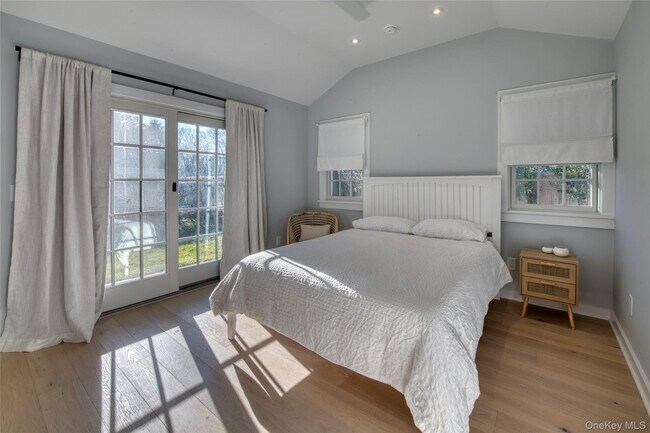 Building Photo - 130 Village Ln