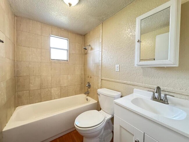 Building Photo - 37221 Marlu Ln