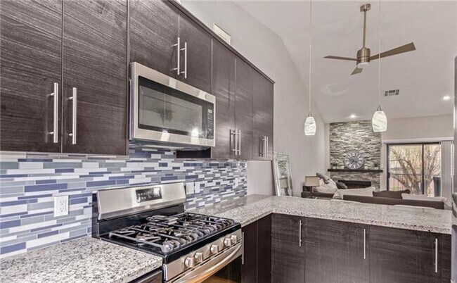 Building Photo - BEAUTIFULLY FURNISHED 2 BEDROOM CONDO