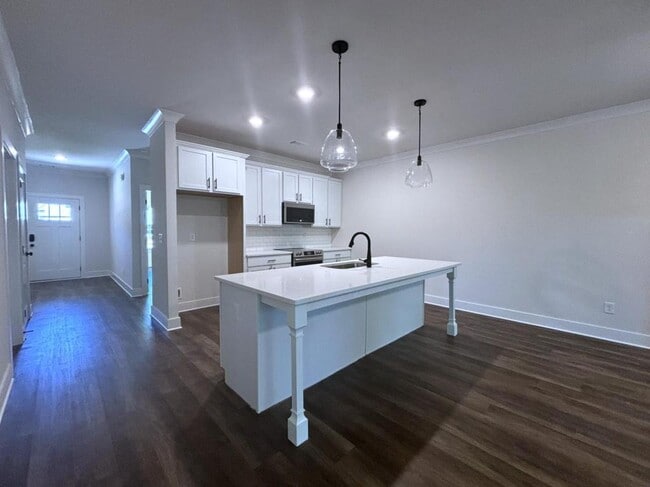 Building Photo - 74 Village Ct