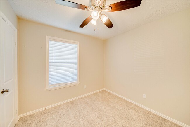 Building Photo - 702 Dixie Dr