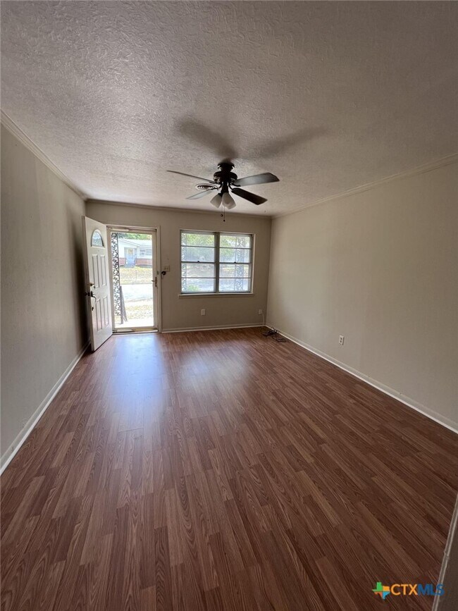 Building Photo - 2104 Terrace Dr
