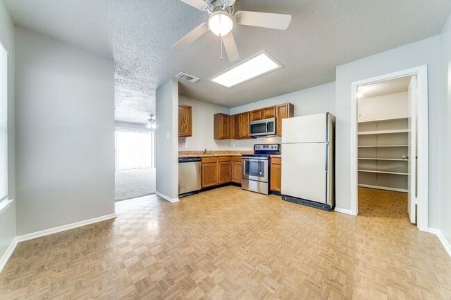 Building Photo - 3-BEDROOM IN HUNTERS CHASE, NORTHSIDE ISD