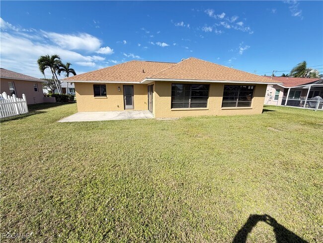 Building Photo - 3313 SE 4th Ave