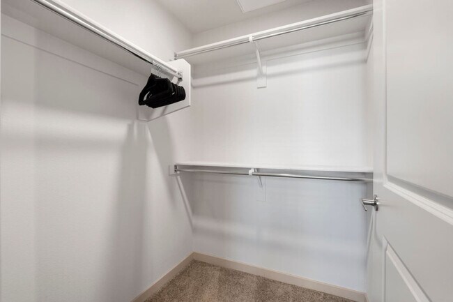 Building Photo - 711 W Broadway Rd