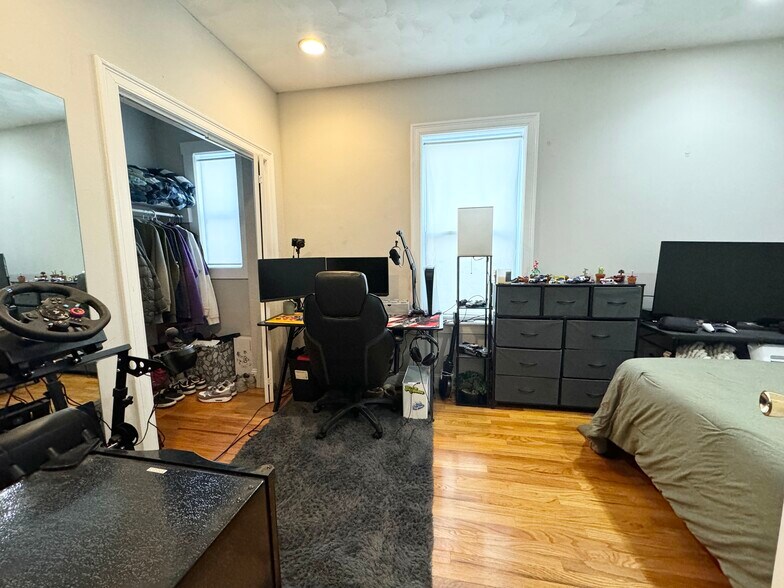 Building Photo - 157 E Cottage St