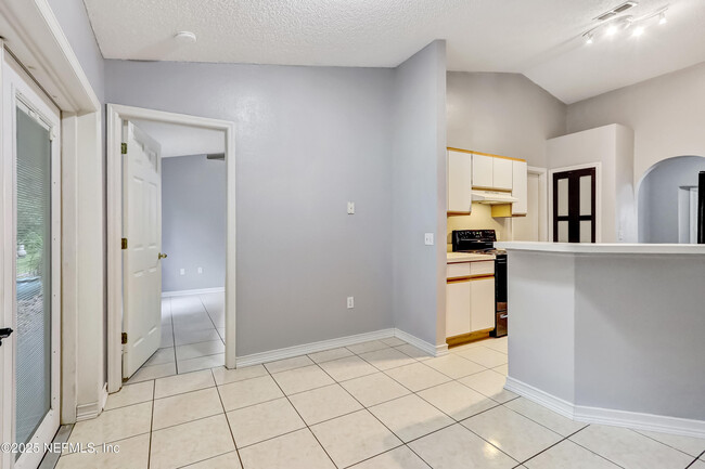 Building Photo - 13002 Viburnum Dr S