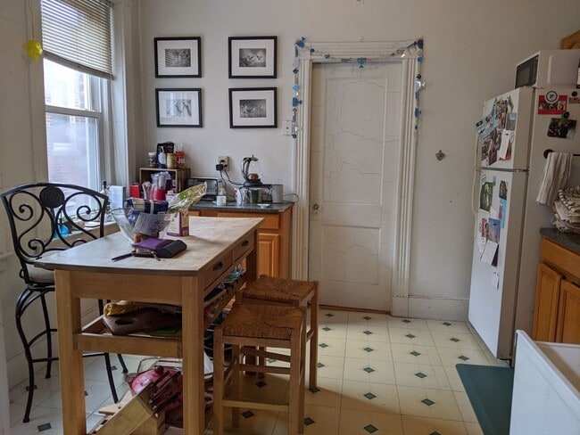 Building Photo - Very Nice 3 bed 1.5 Bath in Coolidge Corner....