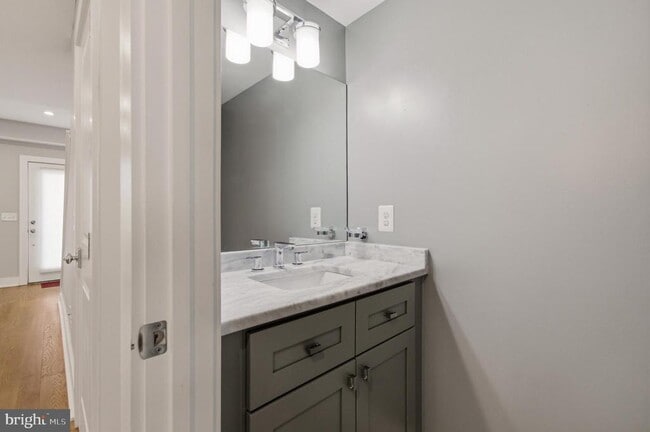 Building Photo - 925 Delafield Pl NW