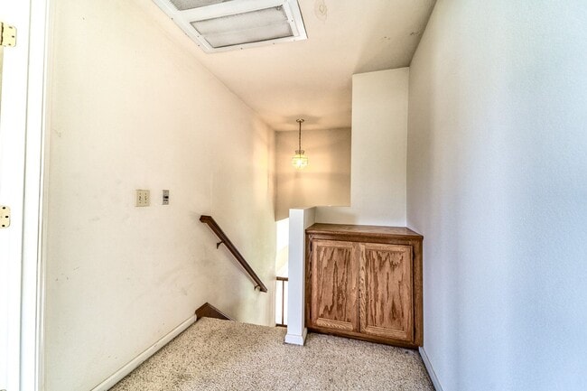 Building Photo - Spacious 4-Bedroom Home Near Happy Park