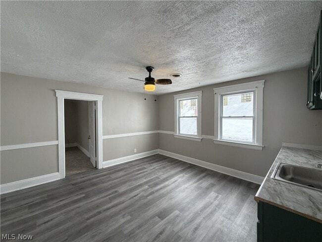 Building Photo - 15340 Yorick Ave