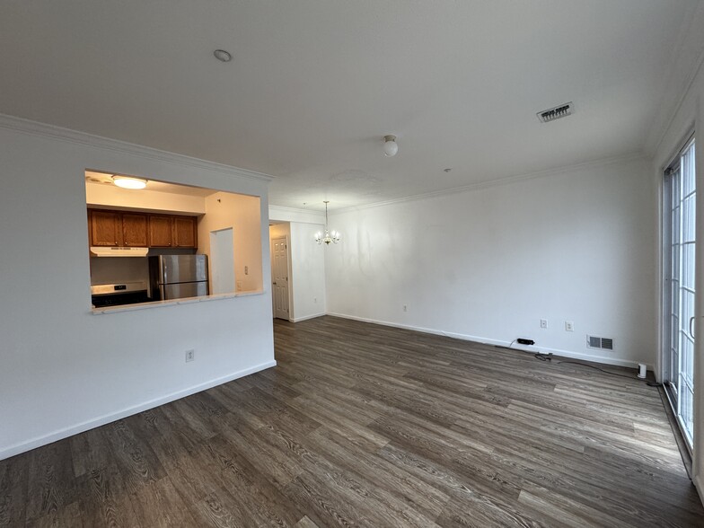 Building Photo - 143 Admiral Ln