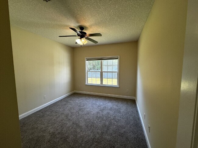 Building Photo - House for Rent