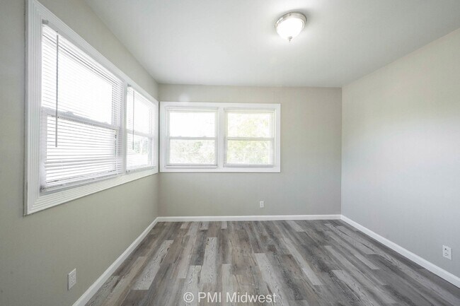 Building Photo - 6276 Eastgate Ave