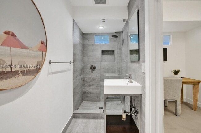 Building Photo - 5735 N Bay Rd