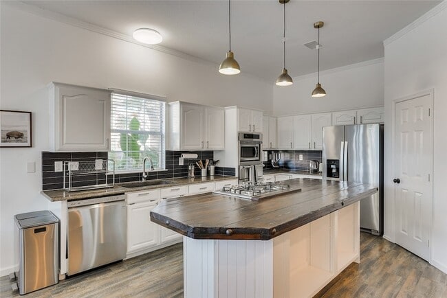 Building Photo - 5205 Panama Dr