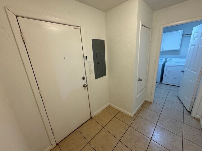 Building Photo - Stunning home located near Frank Higginbot...