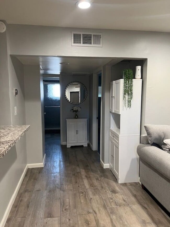 Building Photo - Move-In Ready, Fully Furnished Condo – Prime Strip Location