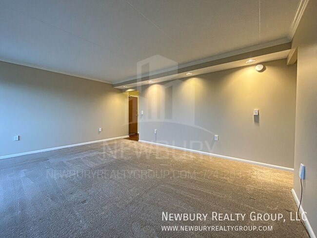 Building Photo - 530 N Main St