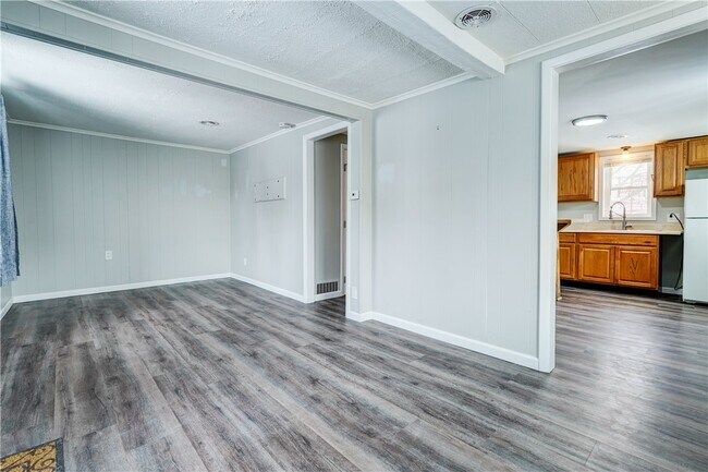 Building Photo - 1070 Gravel Rd