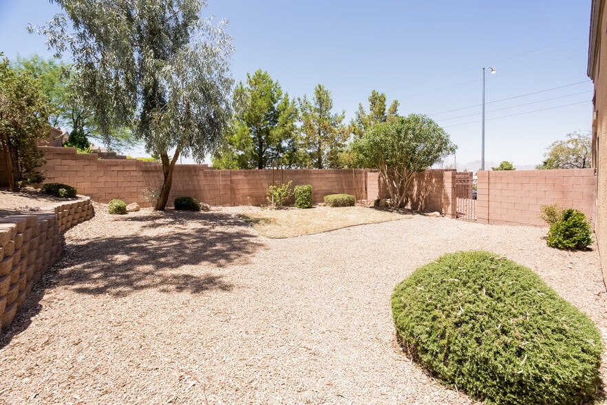 Building Photo - 267 Red Eucalyptus Dr