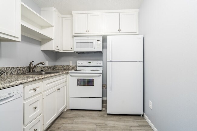 Building Photo - 207 N Poplar St