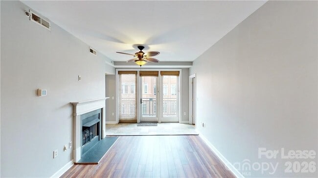 Building Photo - 718 W Trade St