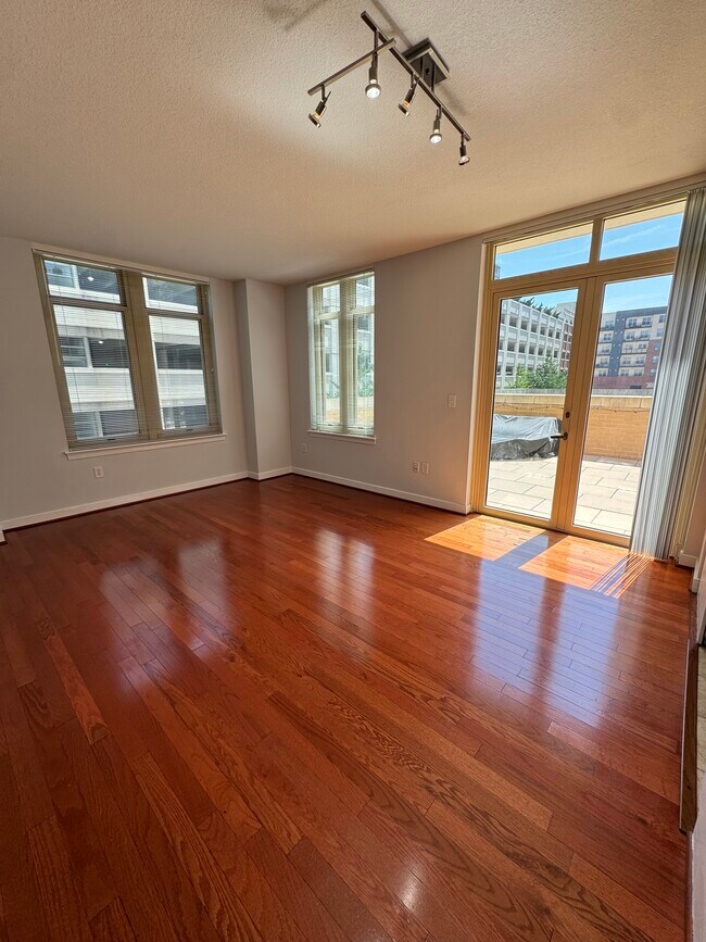 Building Photo - 155 Potomac Passage