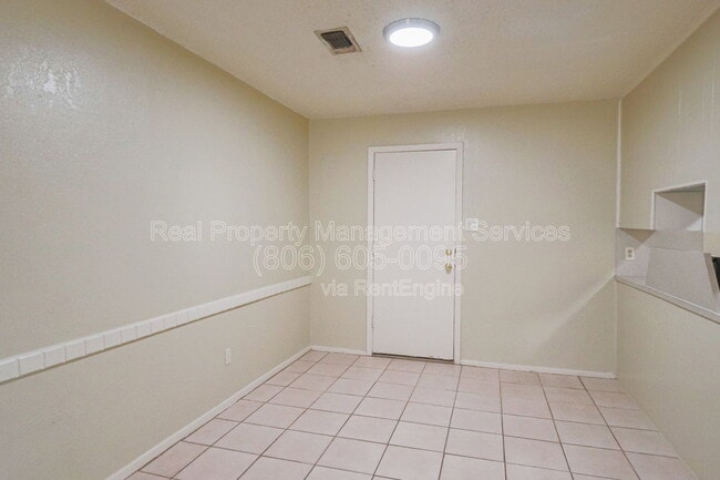 Building Photo - 2912 Kirby Ave