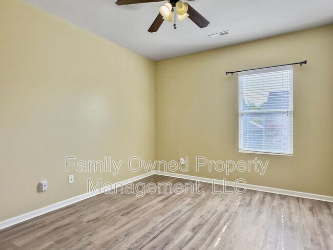 Building Photo - 1834 Chickasaw Dr