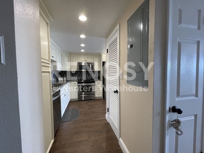 Building Photo - Spacious Condo in Clearwater Beach with Awesome Views