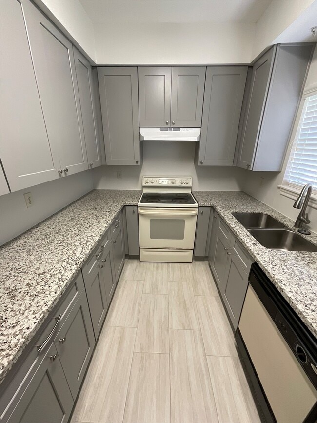 Building Photo - 3100 Walnut Bend Ln