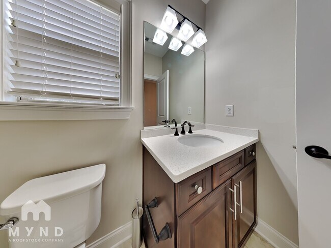 Building Photo - 2995 Manorview Ln