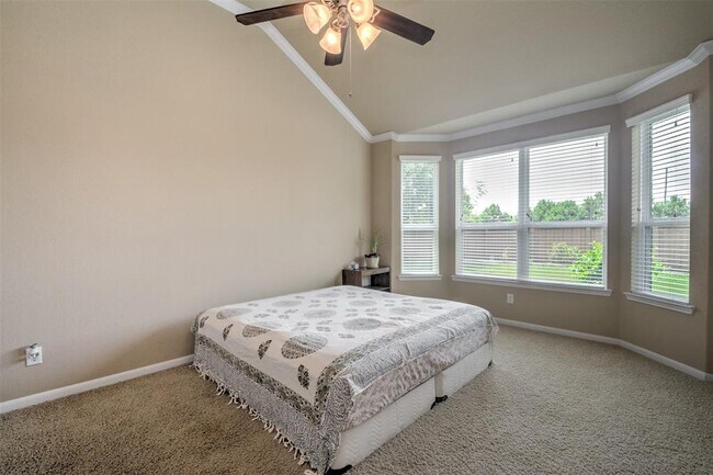 Building Photo - 26335 Cedar Pine Dr