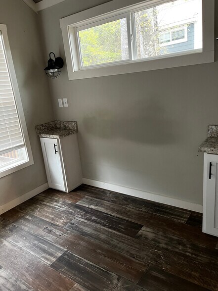 Building Photo - 4 Lakefront Cir