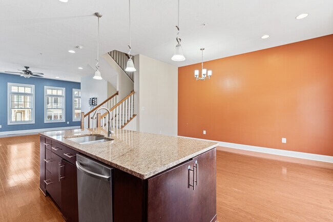 Building Photo - 337 Osona Ln