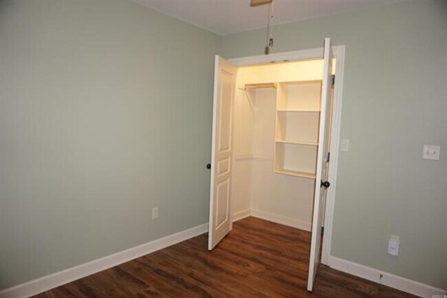 Building Photo - Beautiful Home in a Highly Desirable, Hard...