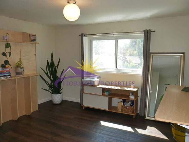 Building Photo - 1704 Summerhill Ct
