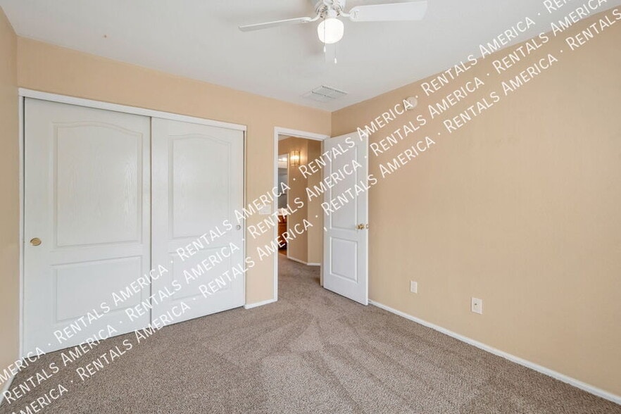 Building Photo - 629 E Saddle Way