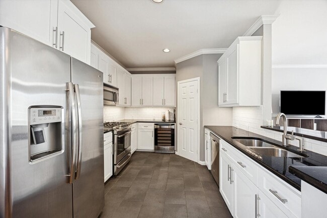 Building Photo - 4113 Blossom St