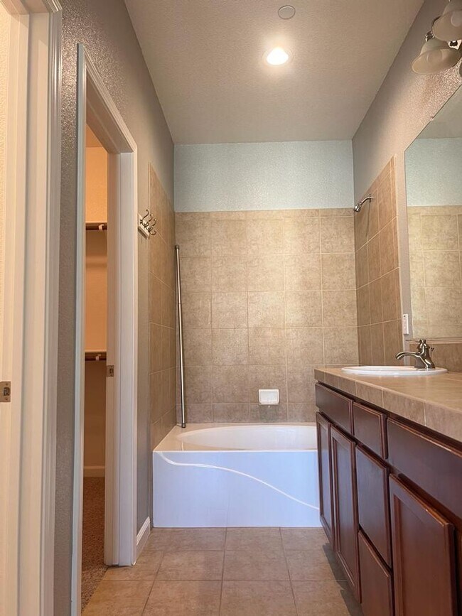 Building Photo - 427 Anchor Ln