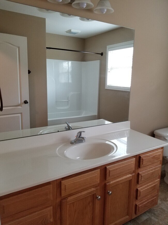 Building Photo - 9816 Thunderbolt Way