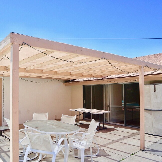 Building Photo - Available August 2026- 5 Bedroom with a POOL - on MARY LANE