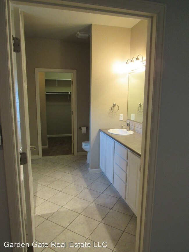 Building Photo - 3 br, 2 bath House - 841 Recluse