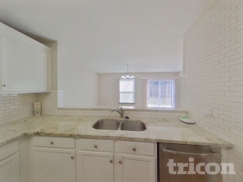 Building Photo - 2028 Dunsmore Ln