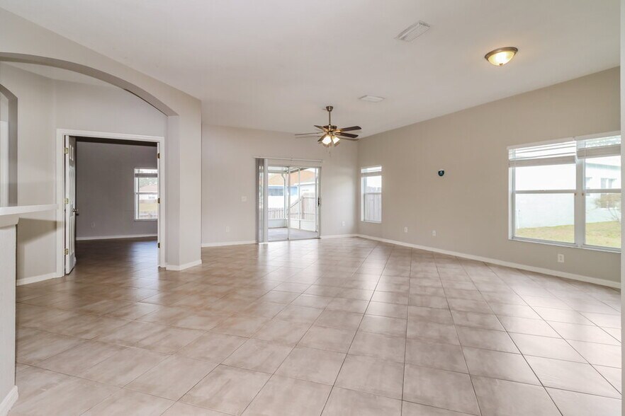 Building Photo - 752 Star Pointe Dr