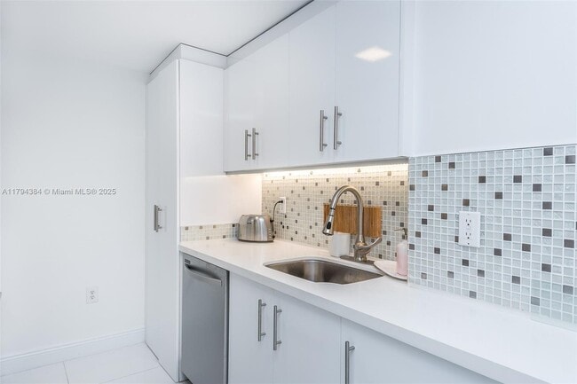 Building Photo - 10275 Collins Ave