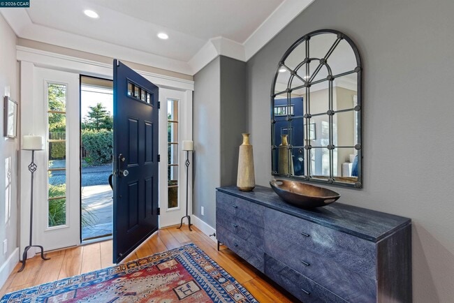 Building Photo - 10 Jolie Ln